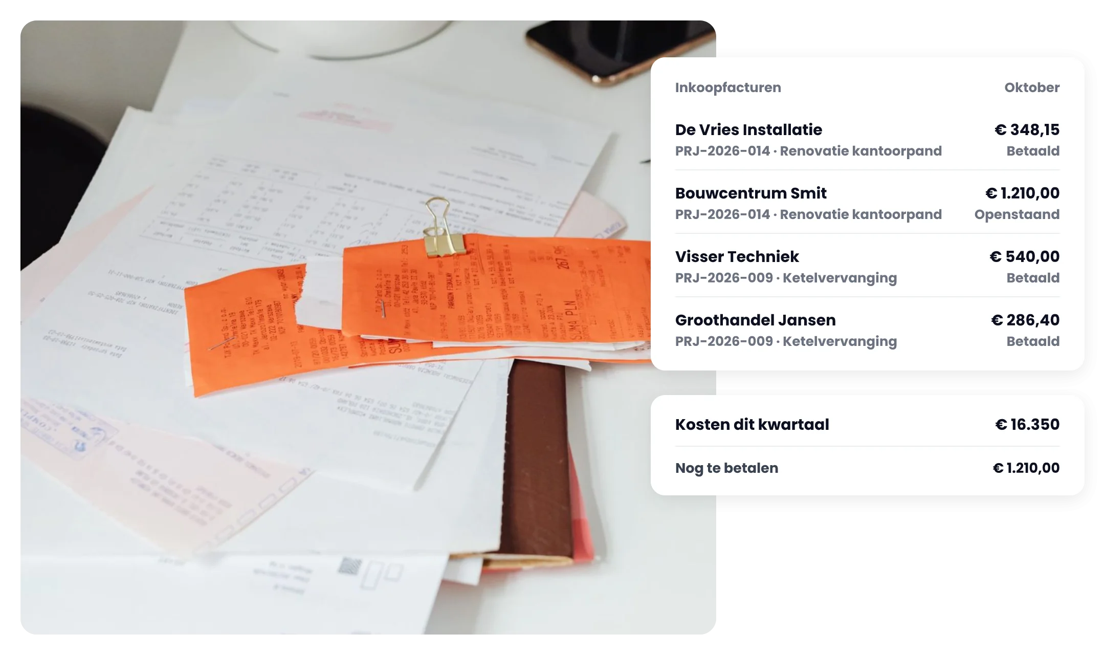 Stapel bonnen en leveranciersfacturen, met ernaast de inkoopfacturen per project, bedrag en status en de kosten van dit kwartaal